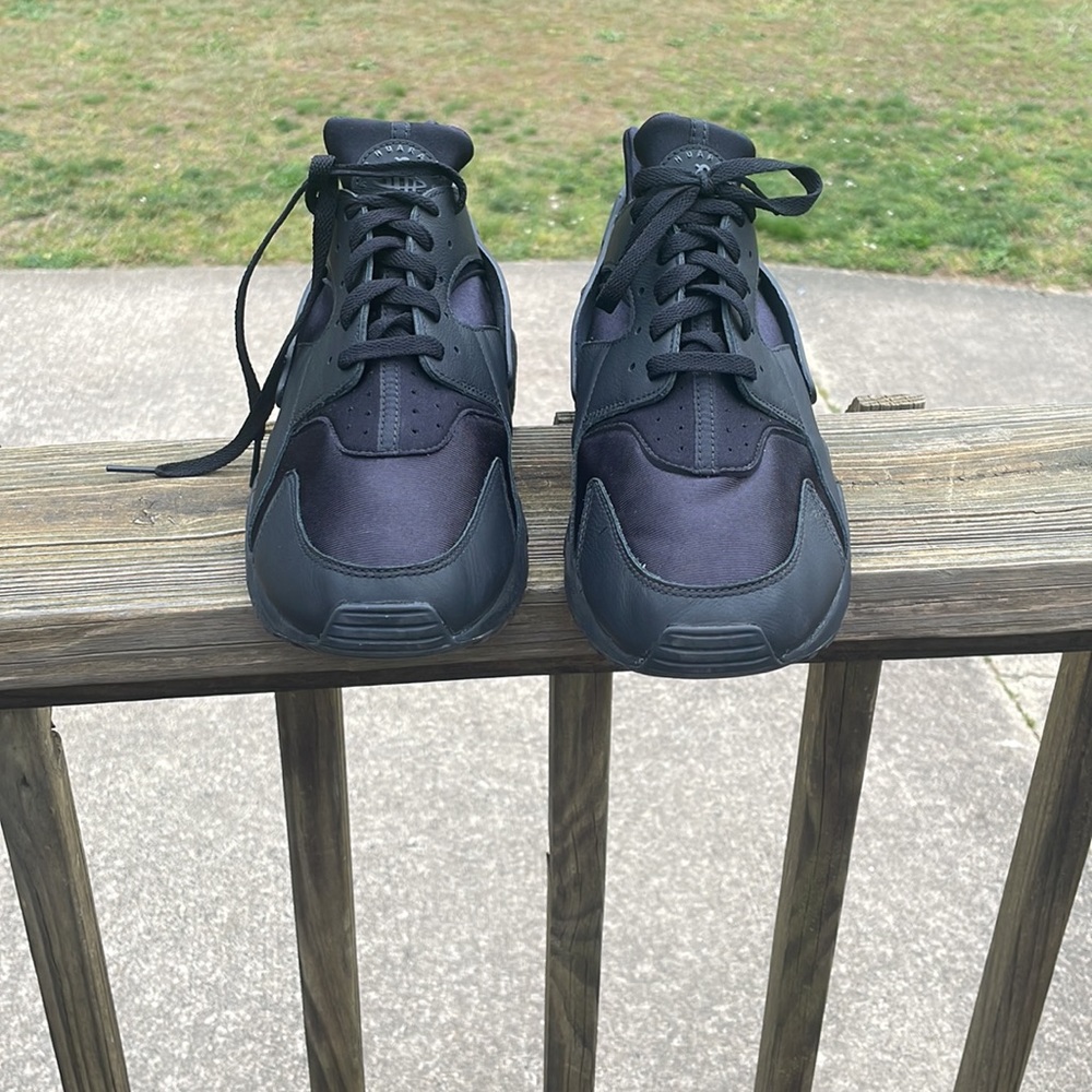 Nike air harauche triple black